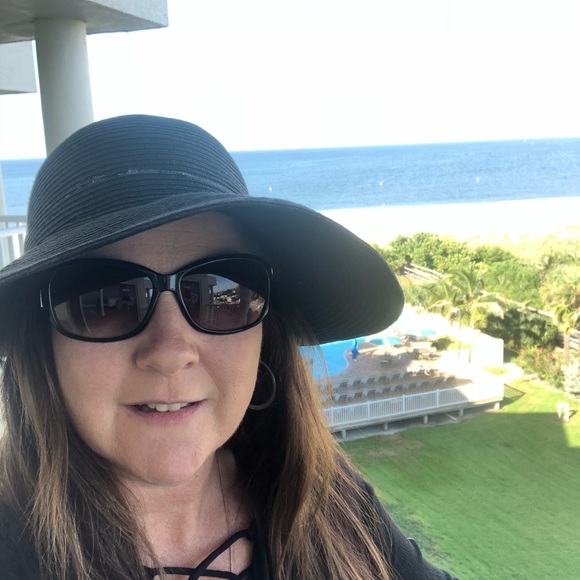 Meet your Posher, Shelley - Picture 1 of 1